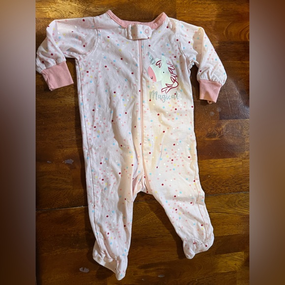 Bundle of 5 baby girl sleepers, footies, size 0-3 months, pink, green - Picture 2 of 9